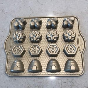 Nordic Ware William Sonoma Busy Bee Bitelet Cake Pan NEW